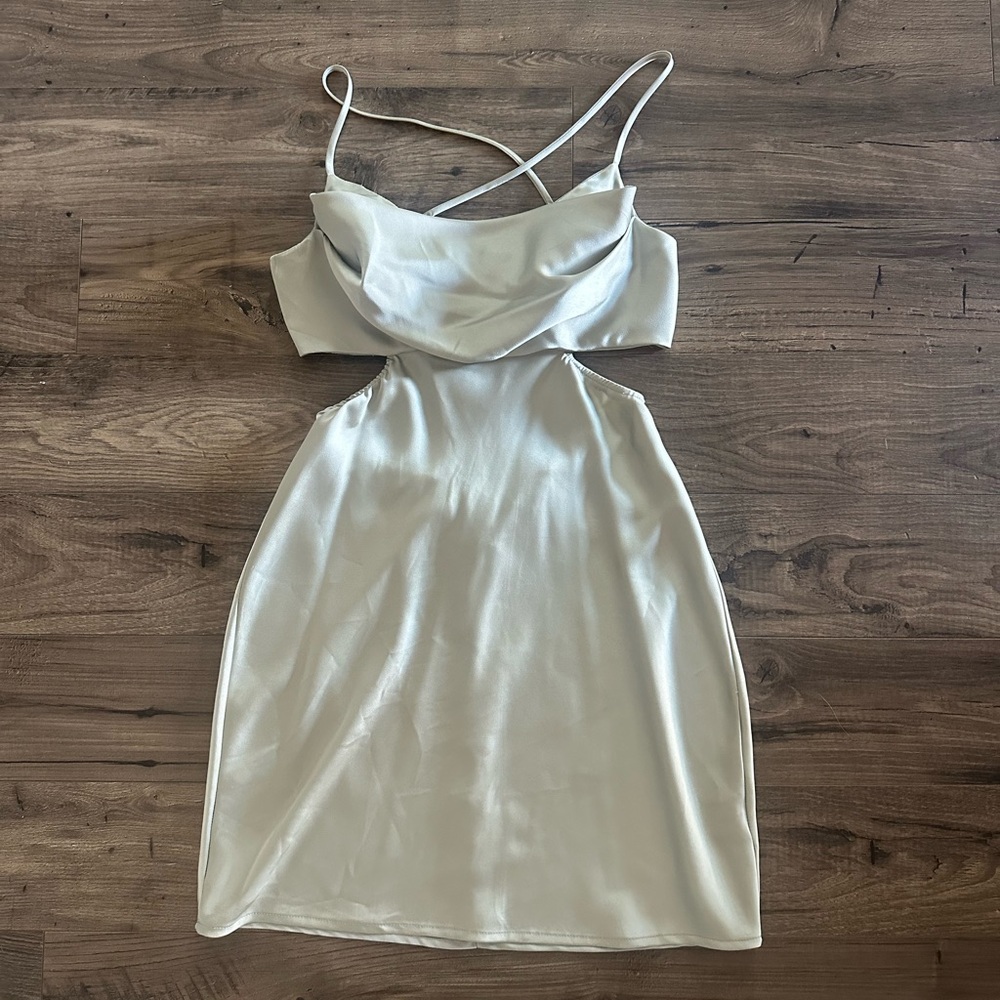 Sage green princess polly dress size 8, great condition only worn once!!